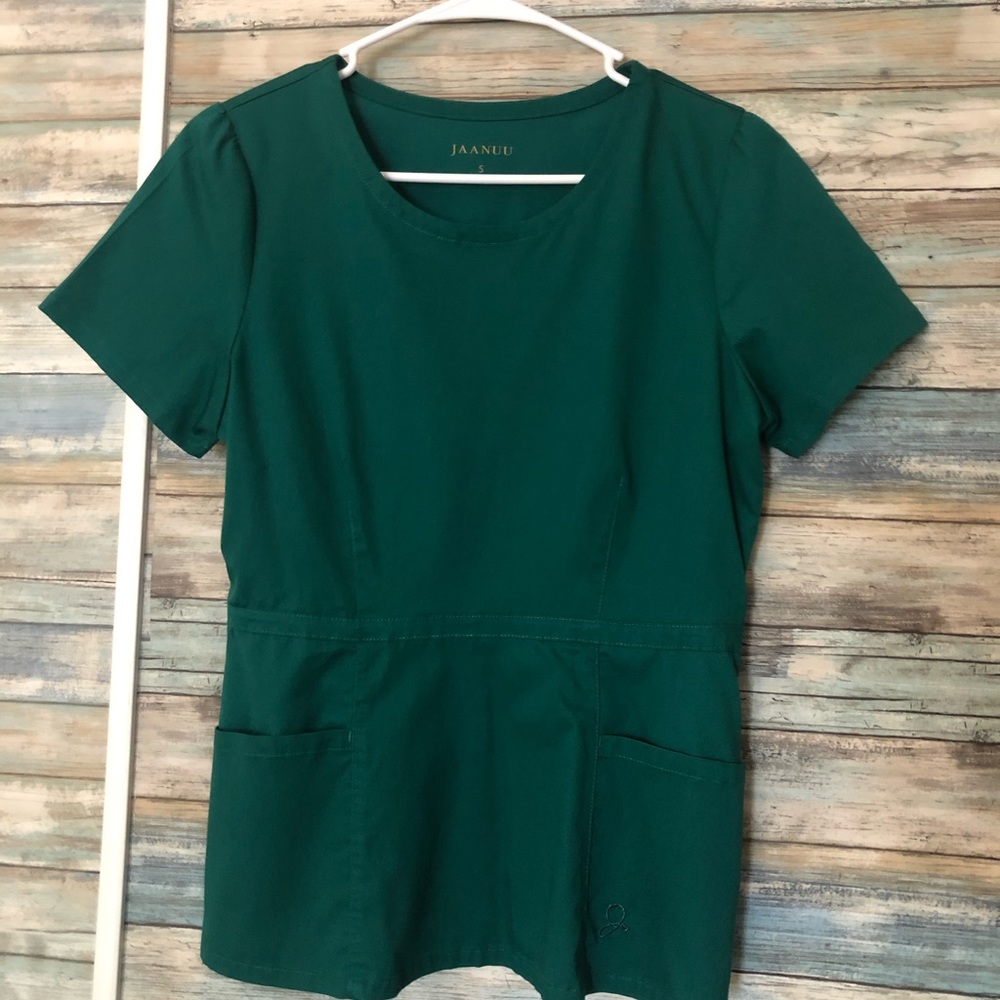 Jannuu hunter green top small